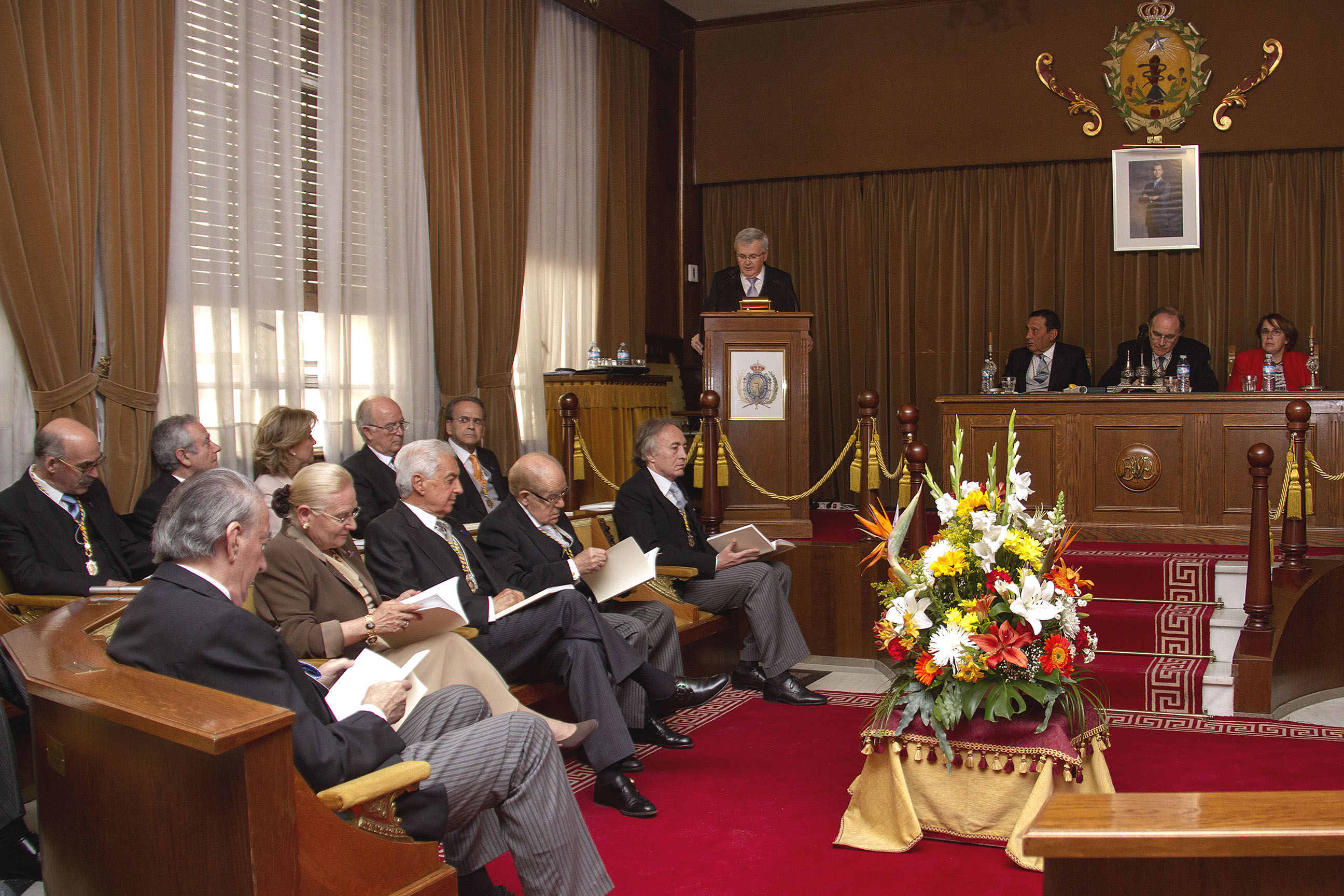 D. Miguel Guirao en su discurso ante los miembros de la Real Corporación y autoridades.