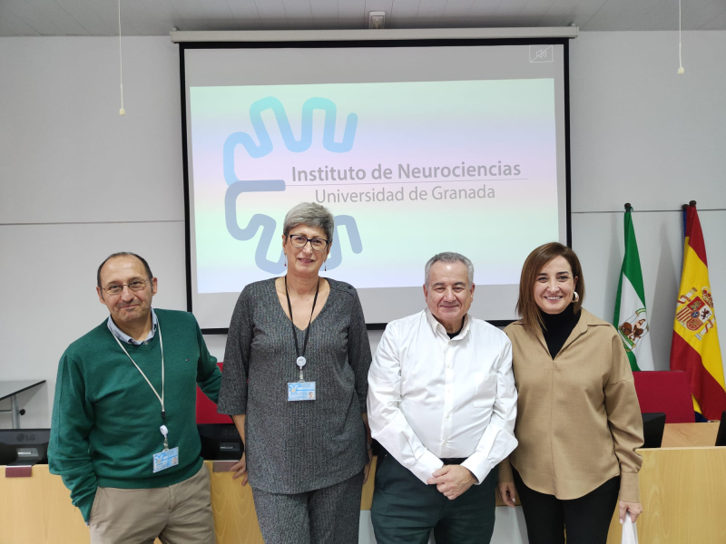 Miembros del Instituto Olóriz con el Dr. de Cuadros