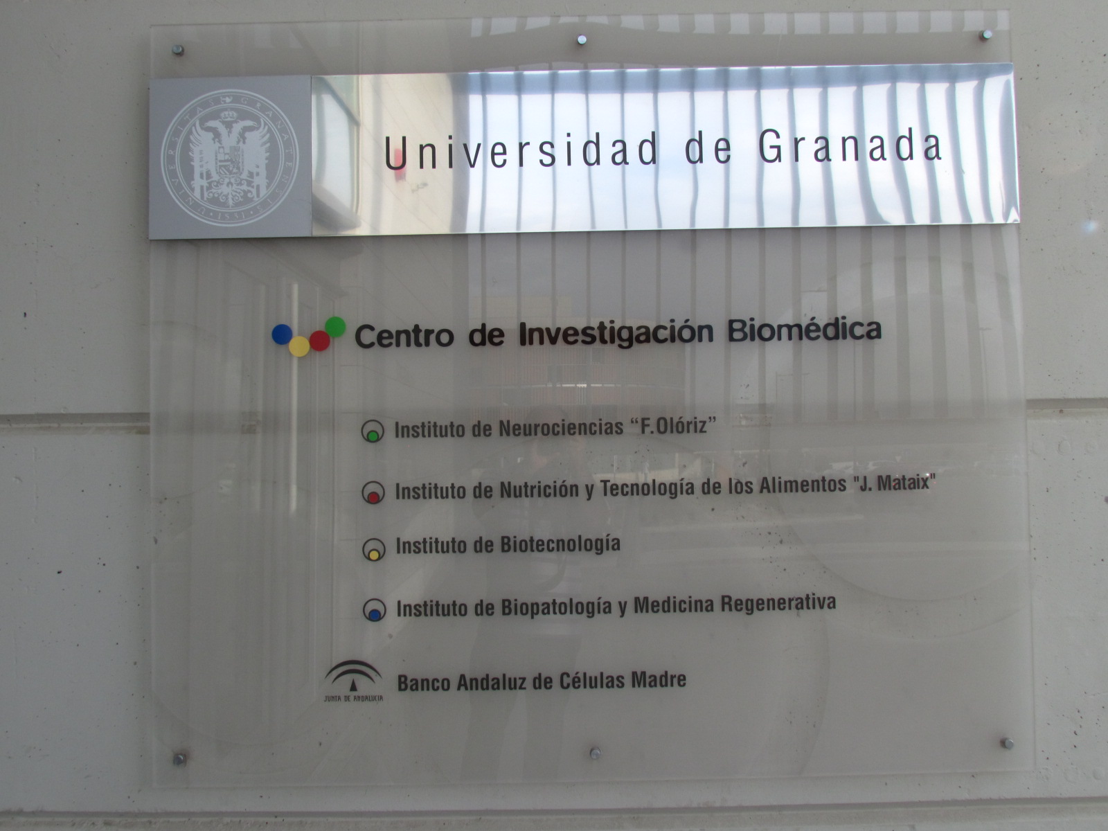 Cartel donde se puede leer Universidad de Granada Centro de investigación Biomética